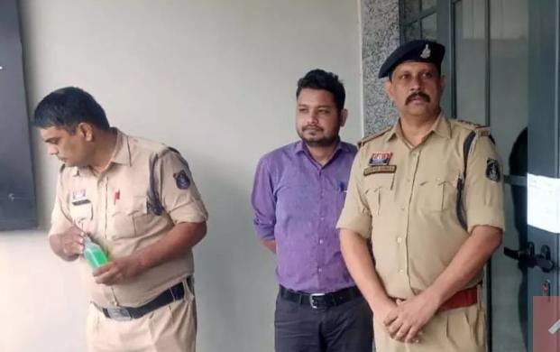 Mahasamund: बालाजी होटल में जुआ रैकेट का भंडाफोड़, 18 जुआरी गिरफ्तार और होटल सील