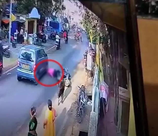 Raipur में गड्ढों ने छीनी बैंक मैनेजर की जान