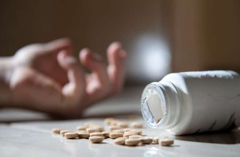 धमतरी में दर्दनाक घटना: घर वालों ने रंगोली बनाने से किया मना तो 14 वर्षीय लड़की ने खाया जहर, अस्पताल में इलाज जारी  