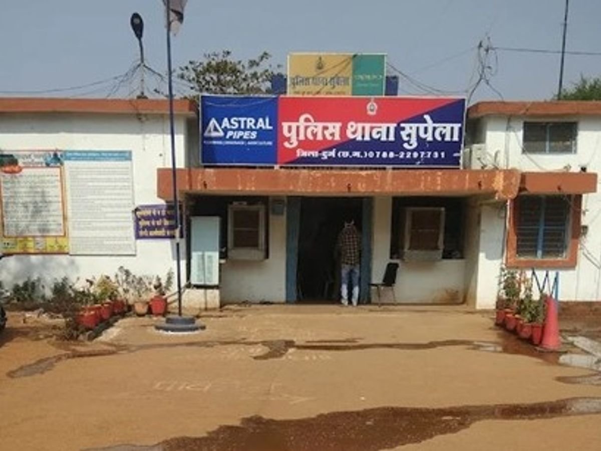 Bhilai में अवैध हुक्का बार पर पुलिस की रेड: 4 गिरफ्तार