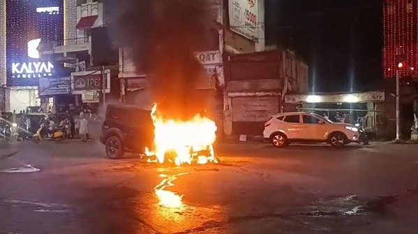 Bilaspur: चलती थार में लगी आग, युवकों ने कूदकर बचाई जान