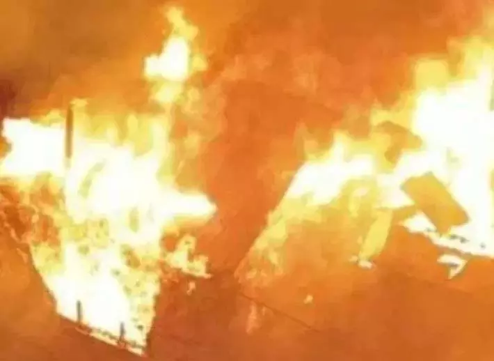 Sukma : मरईगुड़ा में शॉर्ट सर्किट से भीषण आग, तीन घर जलकर खाक