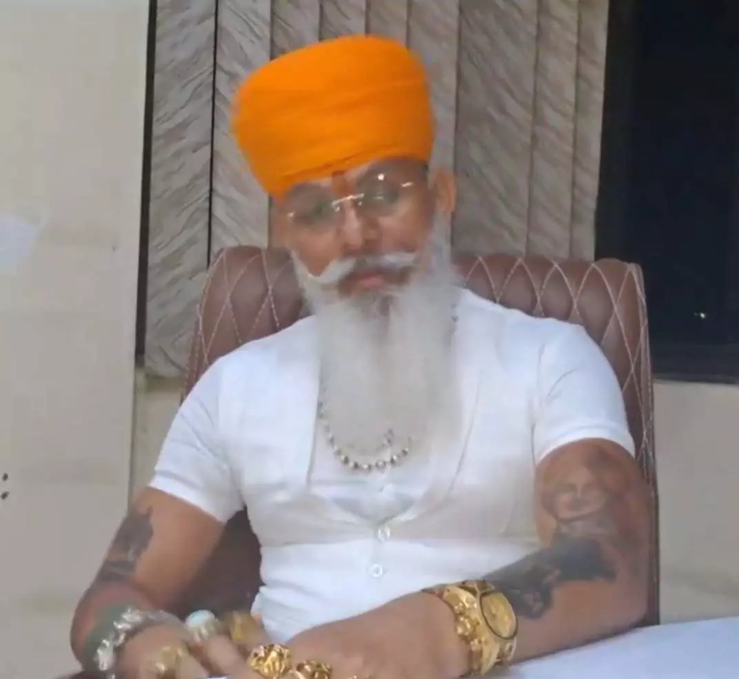 करणी सेना अध्यक्ष पर FIR, पुलिसवालों और SSP को धमकाने का आरोप