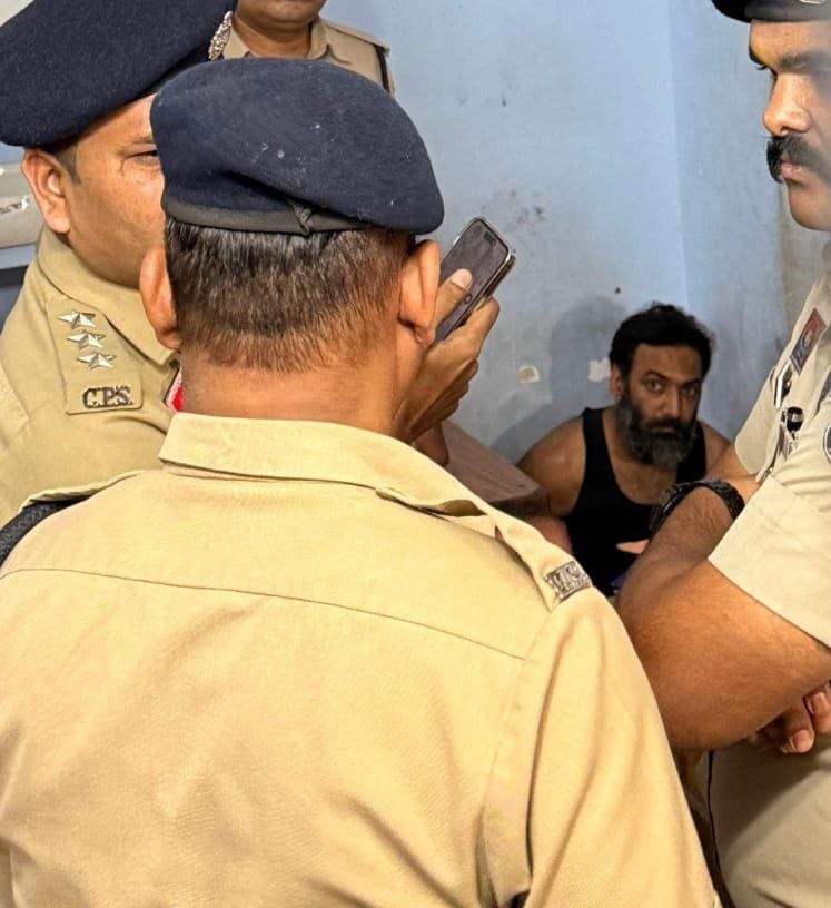 Raipur: वांटेड वीरेंद्र सिंह तोमर पुरानी बस्ती पुलिस की हिरासत में, देखें पहली झलक