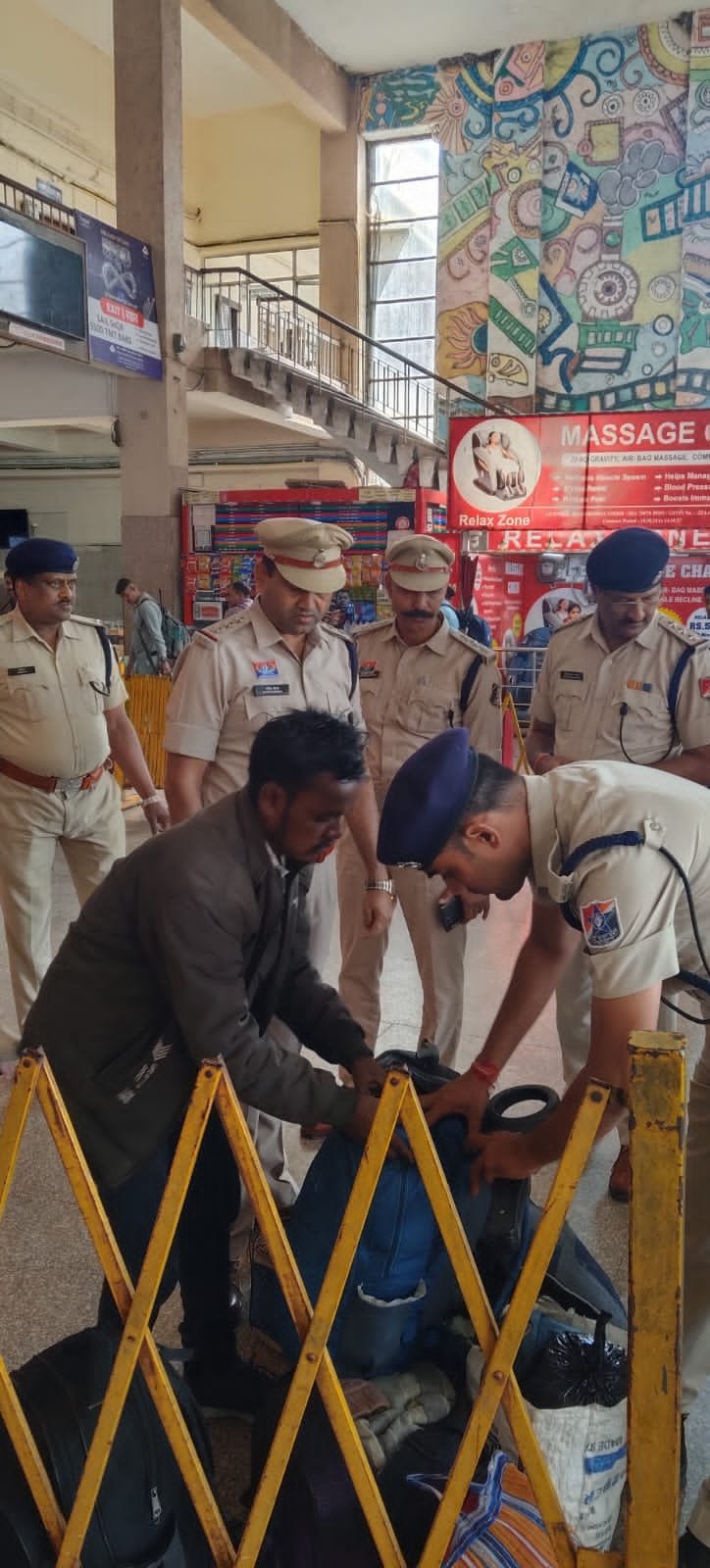 दुर्ग में हाई अलर्ट: रेलवे स्टेशन–बस स्टैंड पर सघन जांच, संदिग्धों पर कड़ी निगरानी