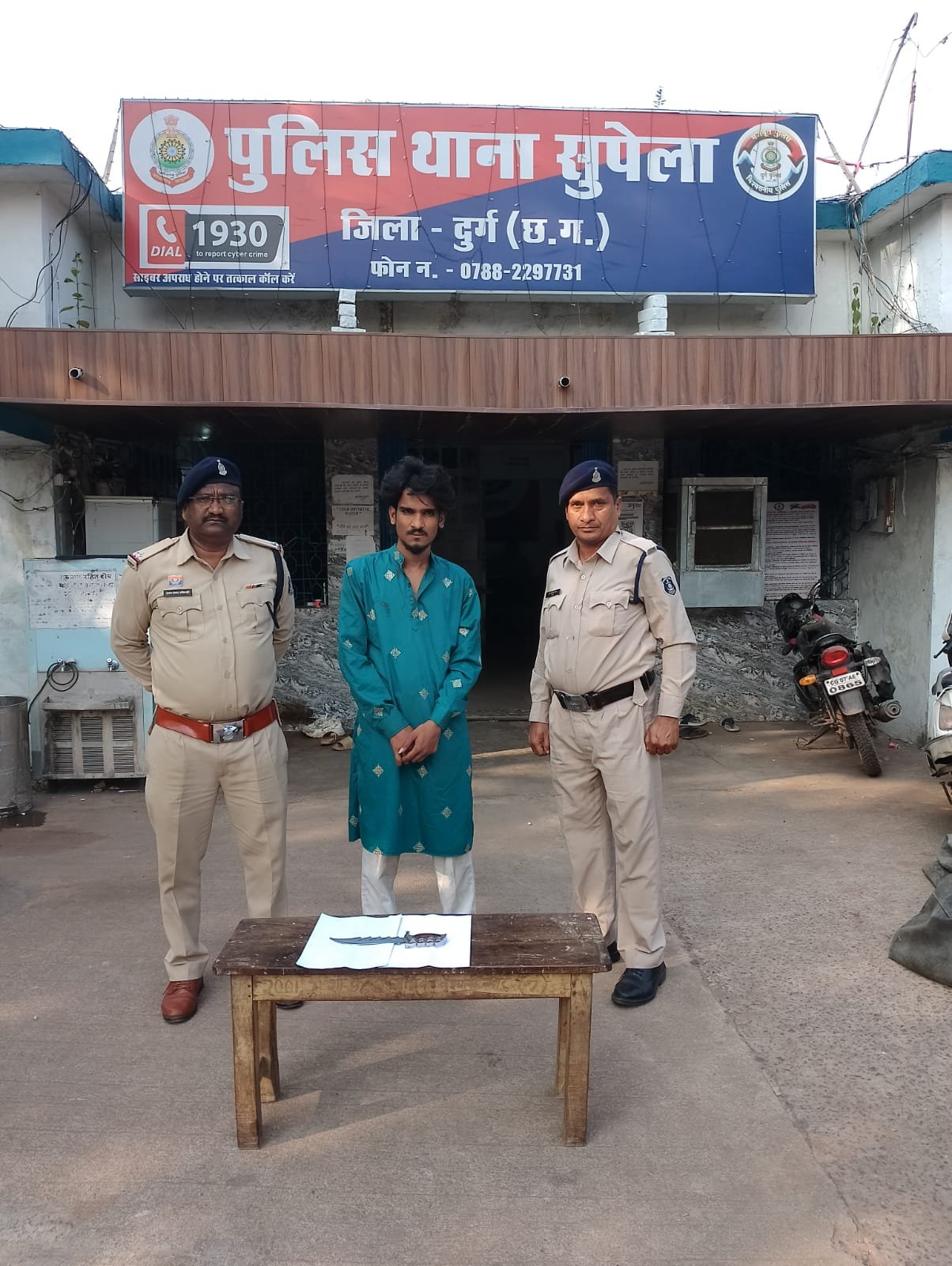 सुपेला पुलिस की बड़ी कार्रवाई, आम जगह पर चाकू लहराकर दहशत फैलाने वाला युवक गिरफ्तार