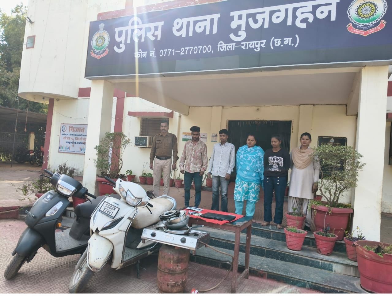 राजधानी के कमल विहार में बंधक बनाकर डकैती: कुख्यात महिला सहित 5 आरोपी गिरफ्तार, नकदी–लैपटॉप–दोपहिया वाहन बरामद