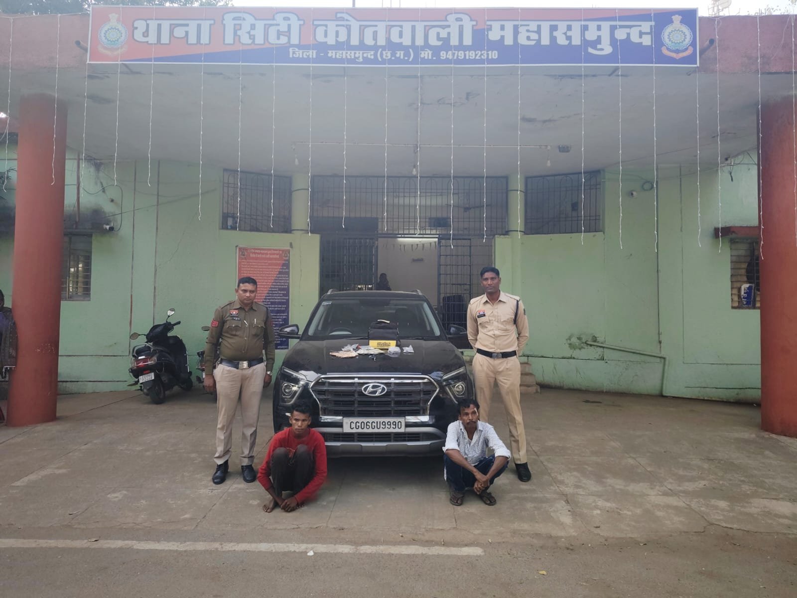 Mahasamund: पुलिस  ने 24 घंटे में सिनेमा हॉल चोरी का किया पर्दाफाश, बाप-बेटे की जोड़ी को किया गिरफ्तार 