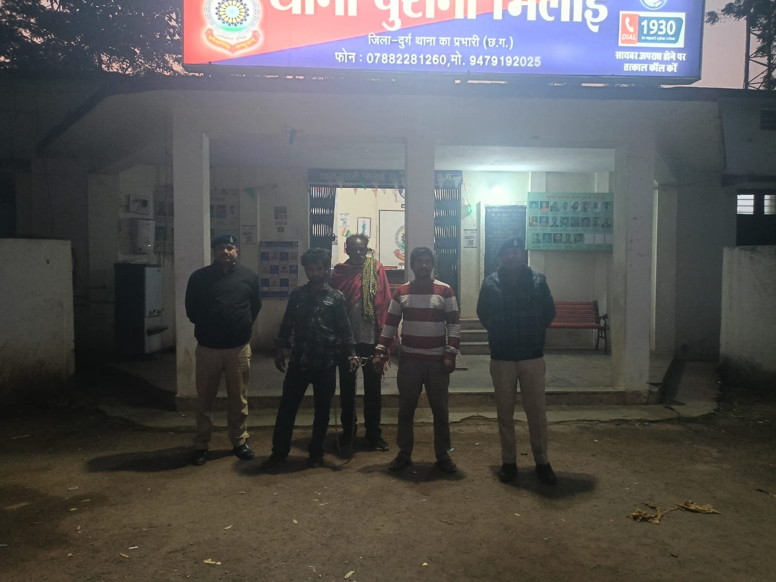 Bhilai: खूनी वारदात से पहले ही पुलिस की दबिश, चाकू और बेसबॉल बैट सहित 6 आरोपी गिरफ्तार
