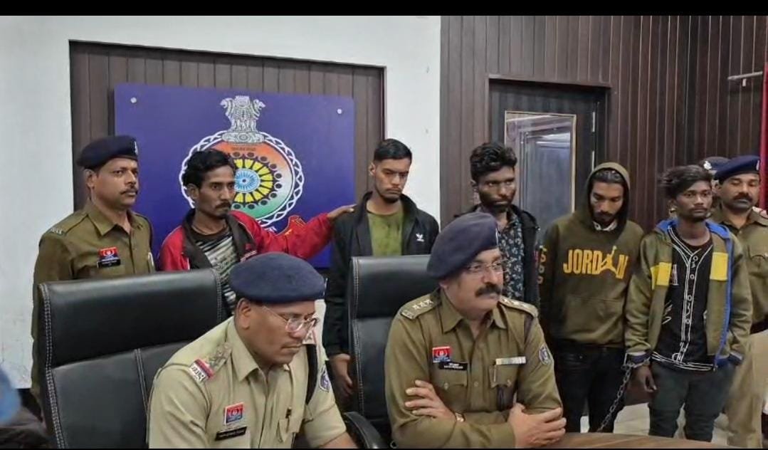 दुर्ग पुलिस की बड़ी कार्रवाई: ऑपरेशन विश्वास के तहत 5 आरोपी गिरफ्तार, प्रतिबंधित नशीली गोलियों का जखीरा जब्त