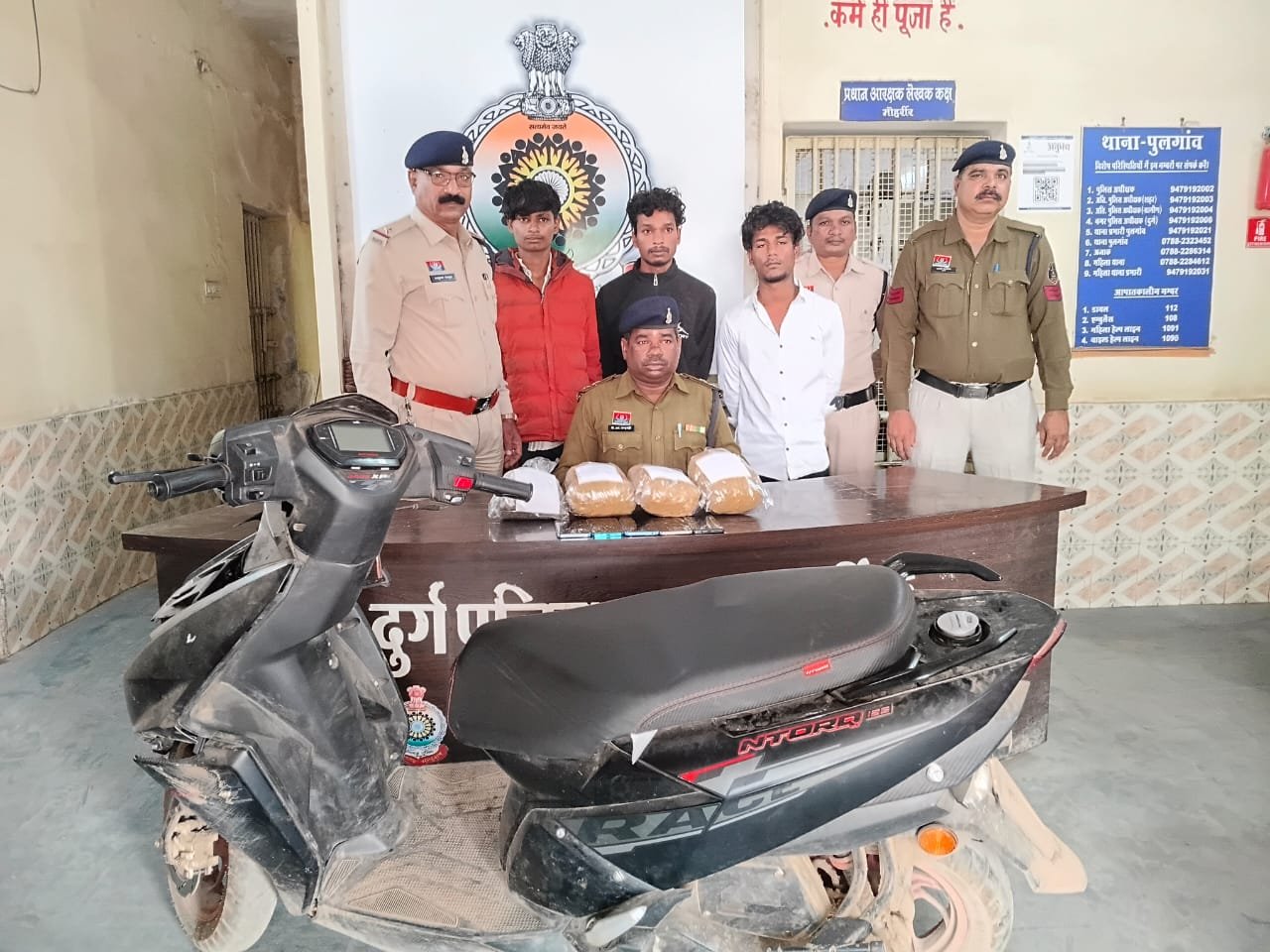 ऑपरेशन विश्वास में बड़ी सफलता,  पुलिस ने 3 किलो गांजे के साथ तीन आरोपियों को किया गिरफ्तार