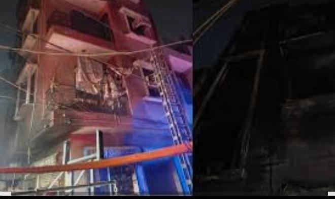 दिल्ली : तिगड़ी एक्सटेंशन में चार मंजिला इमारत में भीषण आग, हादसे में तीन लोगों की मौत 