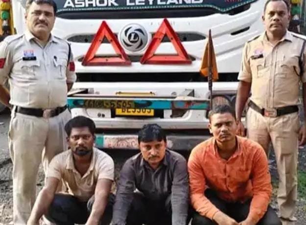 JASPL डंप यार्ड से 3 टन लोहा वेस्ट चोरी: तीन आरोपी गिरफ्तार, ₹1.20 करोड़ की संपत्ति जब्त