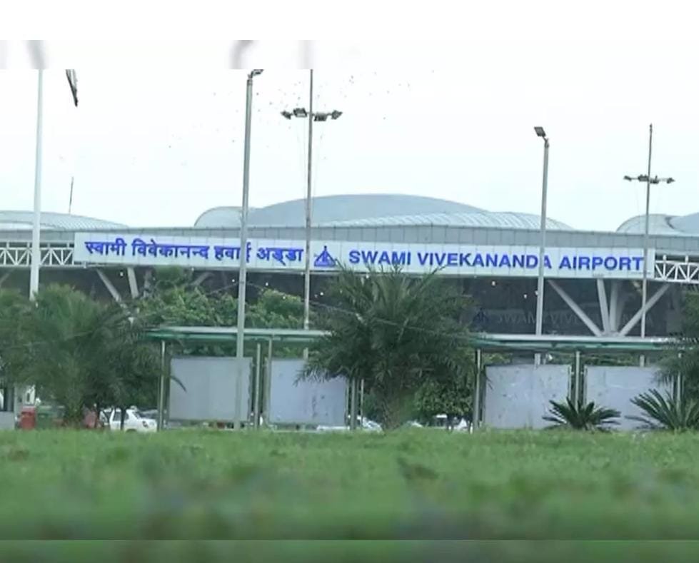 Raipur एयरपोर्ट पर इंडिगो फ्लाइट की इमरजेंसी लैंडिंग, यात्री की मौत