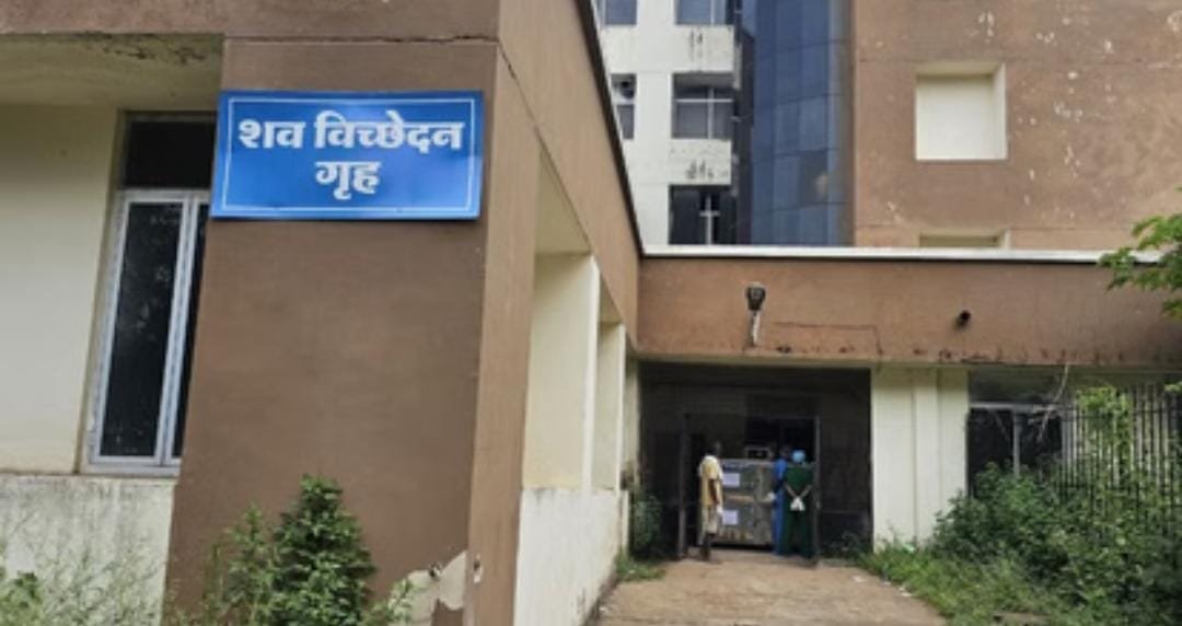 GPM: धान की फसल काटते समय किसान को साँप ने डसा, इलाज के दौरान मौत