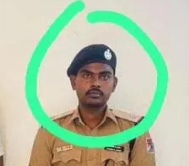 फर्जी ASI वर्दी पहनकर प्लेटफॉर्म पर घूम रहा युवक पकड़ा