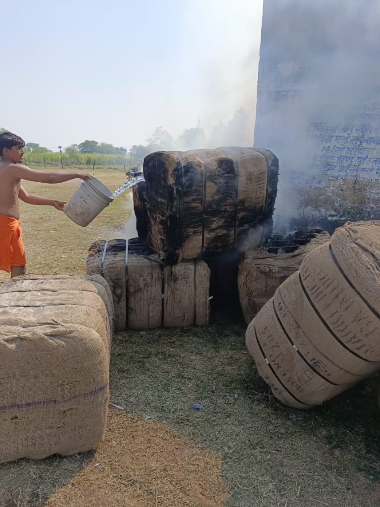 धान खरीदी के बीच दो जिलों में बारदाना में लगी आग, लाखों का नुकसान