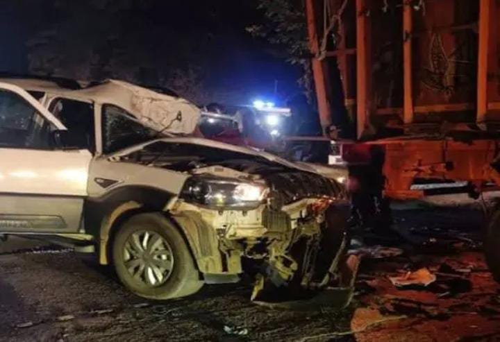 मसोरा टोल प्लाजा के पास भीषण सड़क हादसा,स्कॉर्पियो खड़े ट्रक से टकराई, एक ही परिवार के 6 लोगों की मौत