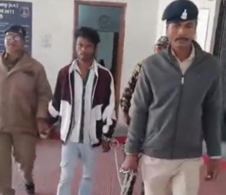 Jashpur: ‘ऑपरेशन अंकुश’ में बड़ी सफलता, 8 मामलों में वांछित आरोपी गिरफ्तार कर न्यायिक रिमांड पर भेजा गया