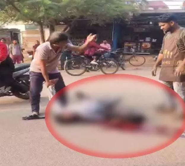 ट्रैक्टर के पिछले पहिए तले कुचला गया बाइक सवार युवक, मौके पर हुई दर्दनाक मौत