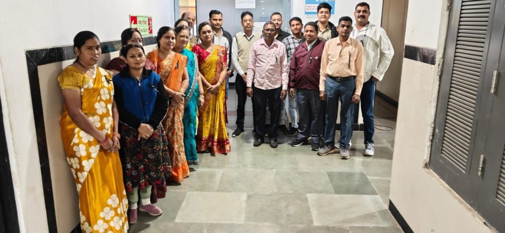 2 सूत्रीय मांगों को लेकर संचालनालयीन कर्मचारियों का चरणबद्ध आंदोलन शुरू, काली पट्टी बांधकर किया शांतिपूर्ण विरोध