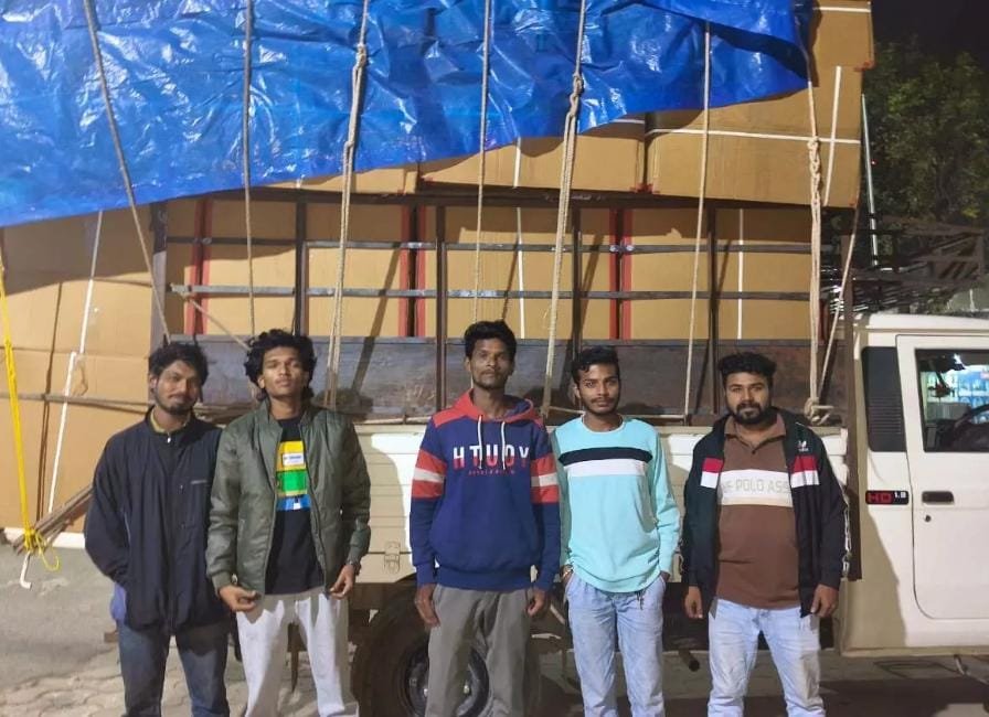 Raipur में प्रतिबंधित सिंगल यूज प्लास्टिक से भरा पिकअप वाहन पकड़ा गया, 48 बॉक्स जब्त