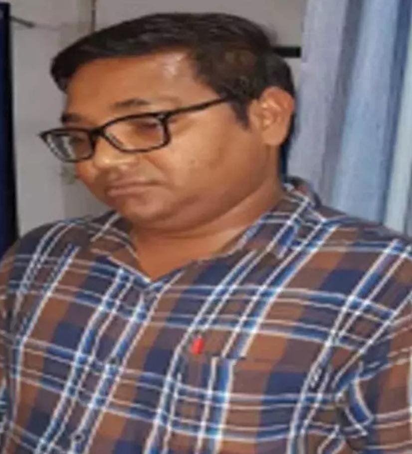 जशपुर: श्रम निरीक्षक सुरेश कुर्रे रिश्वत लेते गिरफ्तार — विशेष न्यायालय ने सुनाई 3 साल की सज़ा