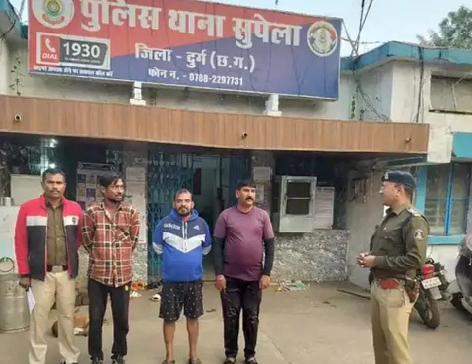 Durg: तड़के 4 बजे से 7 बजे तक चला पुलिस का विशेष अभियान, चाकूबाजों–गुंडा तत्वों पर कसा शिकंजा