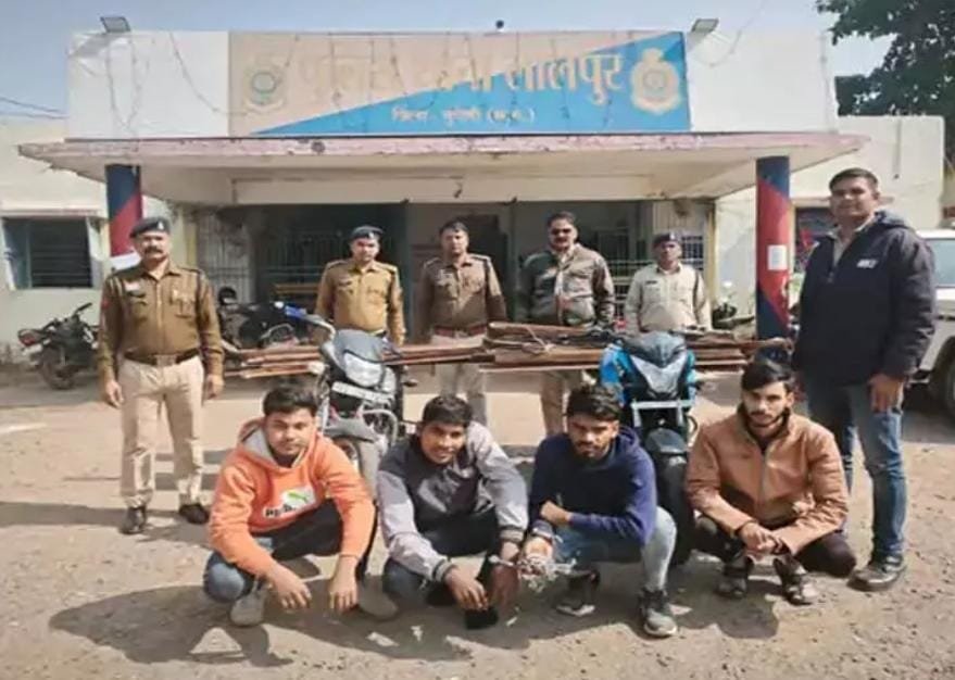 Mungeli: लोहे के एंगल चोरी करने वाले चार आरोपी गिरफ्तार, एक नाबालिग भी शामिल