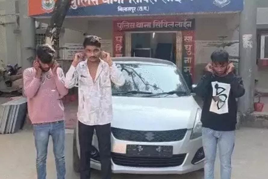 Bilaspur: कार पर खतरनाक स्टंट का वीडियो वायरल — “हमारा दबदबा है…” कहने वाला युवक गिरफ्तार, हाईकोर्ट की चेतावनी के बाद भी नहीं थम रही स्टंटबाजी