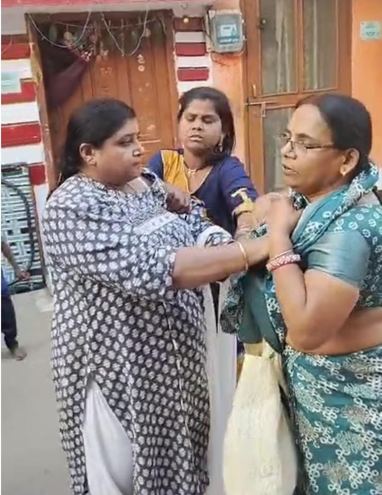 Raipur में मतदाता पुनरीक्षण अभियान के दौरान BLO से मारपीट, महिला ने गाली-गलौज कर किया हमला