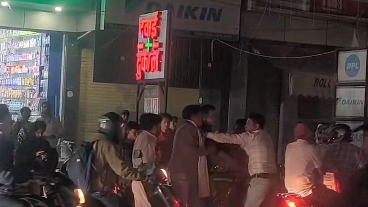 Bilaspur : ‘पुलिस’ लिखी कार से नशेड़ियों का हंगामा, सड़क पर लगा जाम