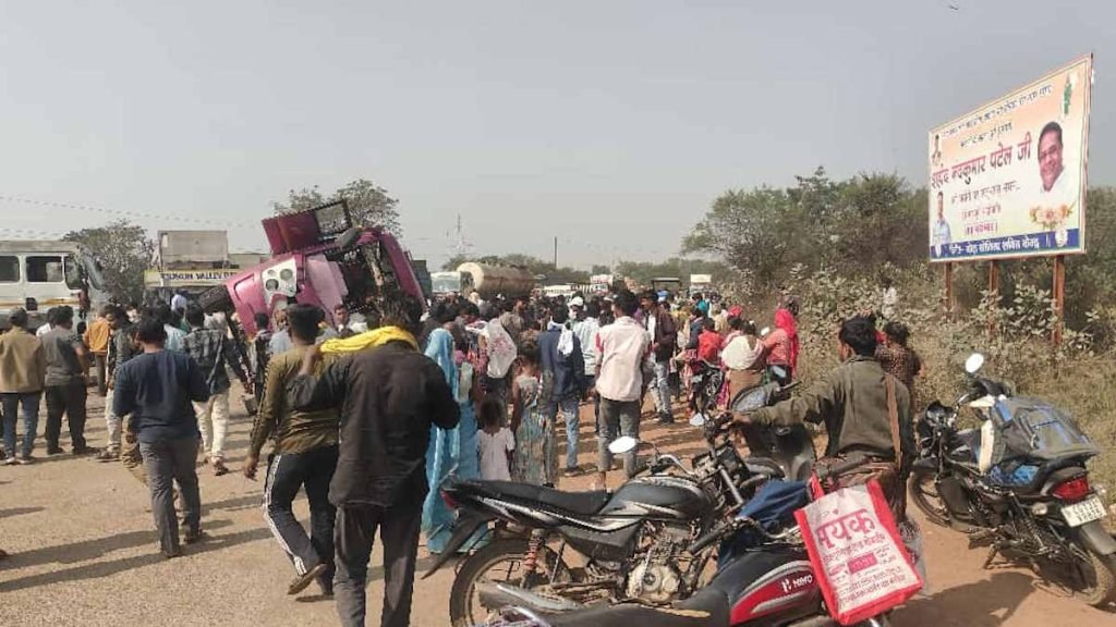 Raigarh : बस और ट्रेलर की आमने-सामने भिड़ंत, हादसे में 1 की मौत और 15 यात्री घायल