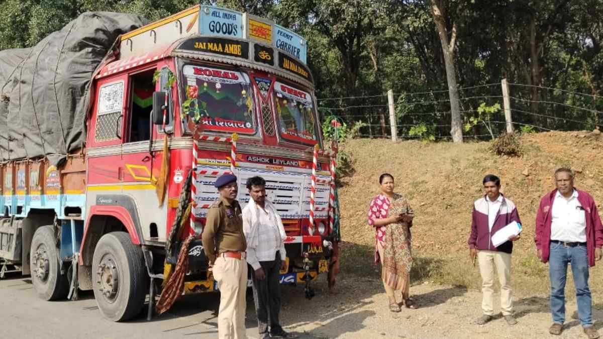 अवैध धान पर बड़ी कार्रवाई: महाराष्ट्र से आने वाला ट्रक जब्त, दो बिचौलिए गिरफ्तार