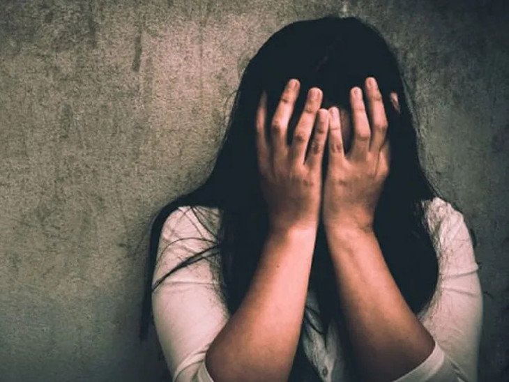 Bilaspur: पुलिस ग्राउंड में साइकिल चला रही नाबालिग छात्रा से छेड़खानी, आरक्षक गिरफ्तार