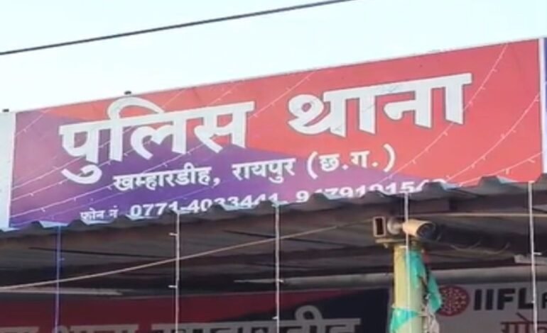 Raipur में कार पार्किंग विवाद, युवक को दिखाई पिस्टल