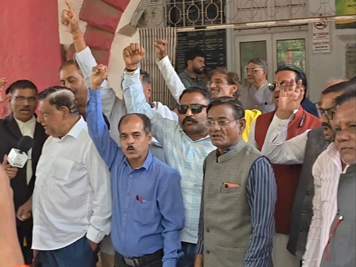 Durg : MP के IAS अधिकारी के विवादित बयान पर बवाल