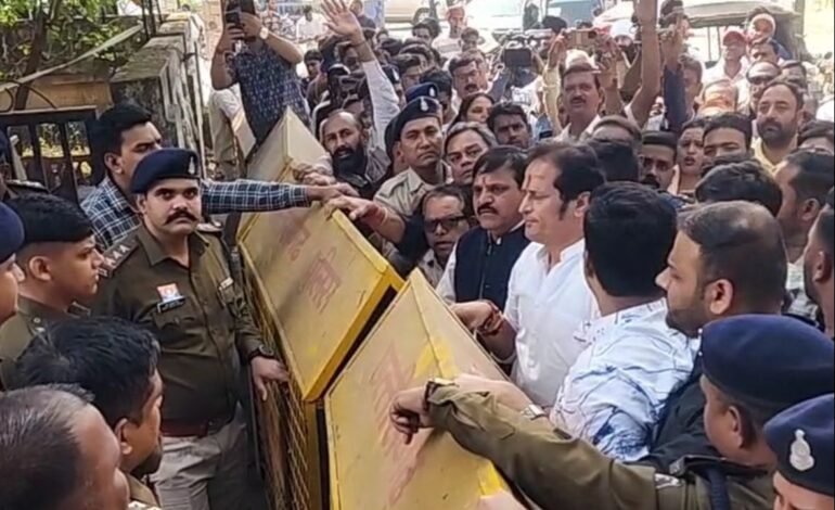 Raipur NIT चौपाटी विवाद: कांग्रेसियों का थाने पर घेराव