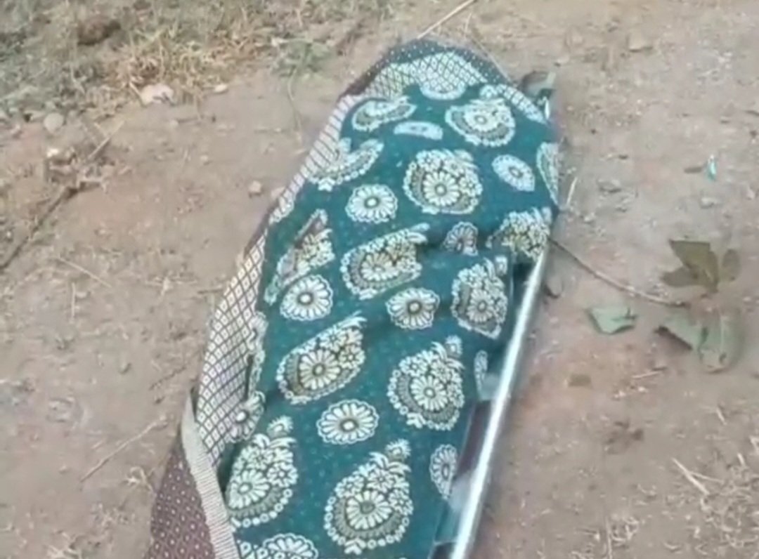 तिरुपति जा रही टूरिस्ट बस पेड़ से टकराई, एक युवक की मौत