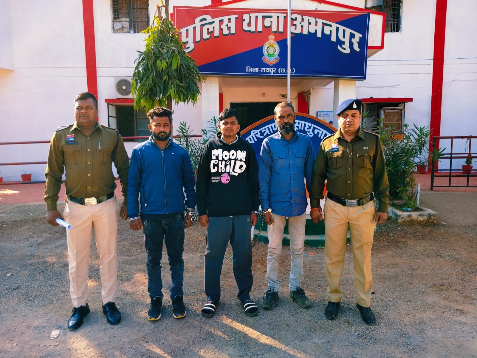 Raipur : गांजा तस्करी करते 3 आरोपी गिरफ्तार, 15.75 किलो गांजा बरामद