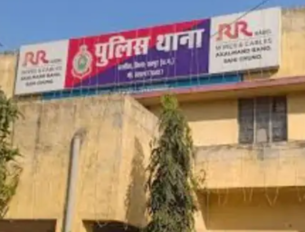 Raipur : किराना दुकानदार से बाप-बेटे ने की मारपीट