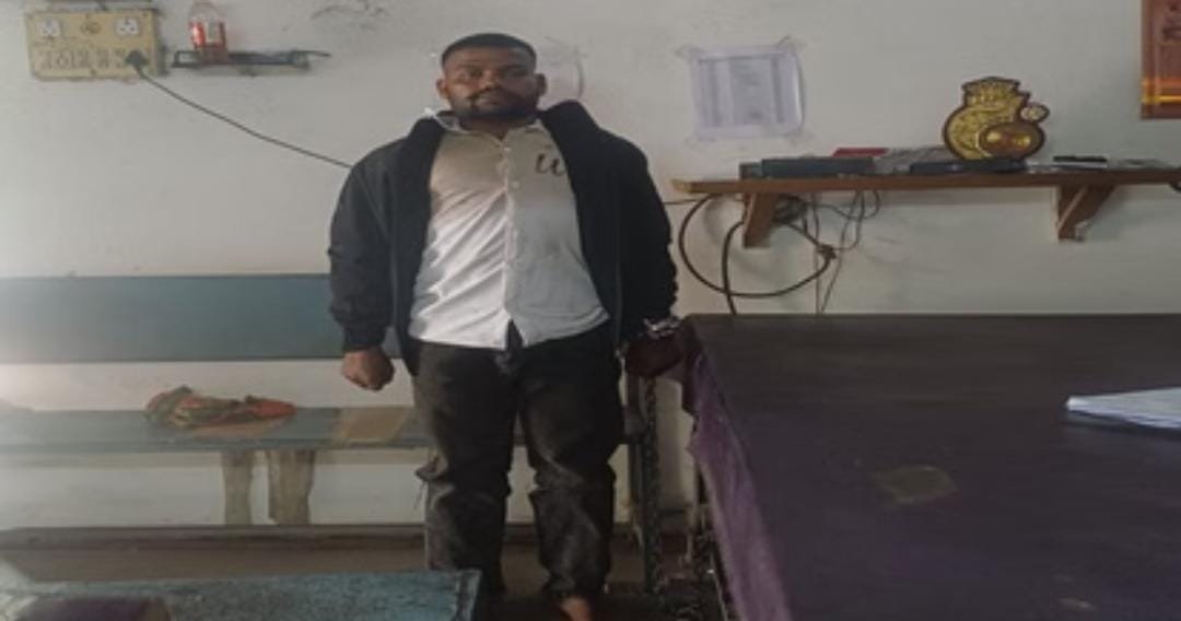 Korba: वैभव होम्स परिसर में 18 गाड़ियों पर तोड़फोड़,छात्रों के दो गुटों में हुई हिंसक मारपीट, पुलिस ने किया गिरफ्तार