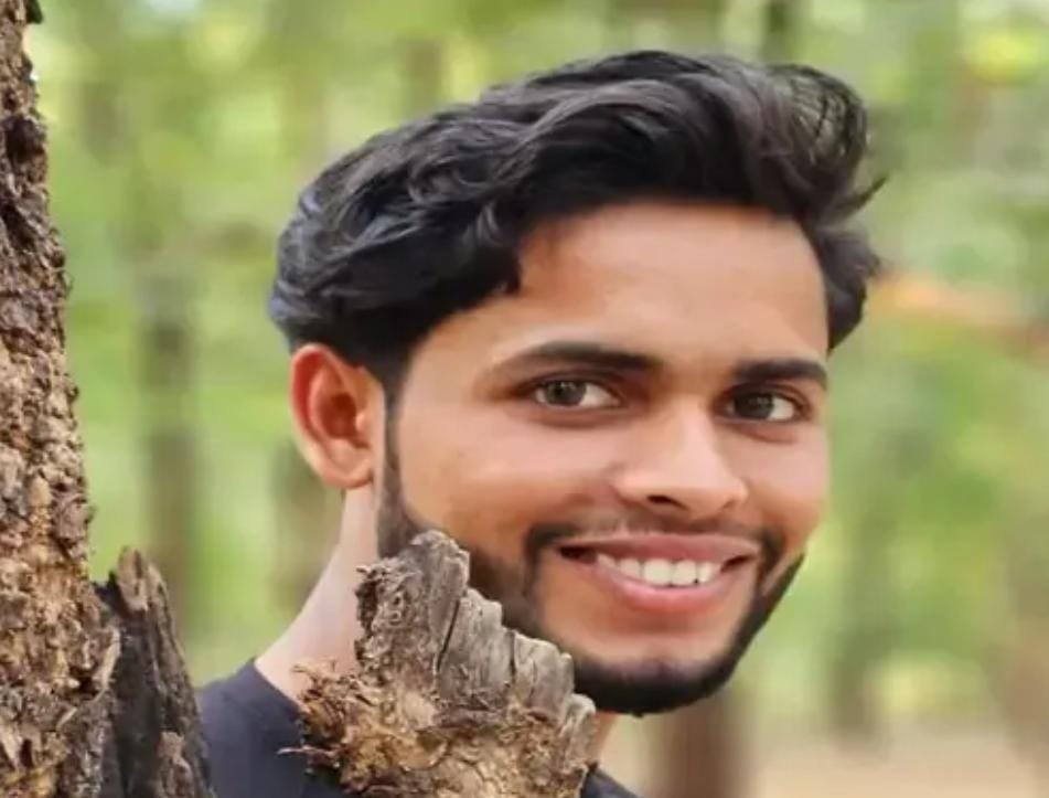 Bilaspur सड़क पर खड़ी कार का गेट अचानक खुला, बाइक सवार युवक की दर्दनाक मौत