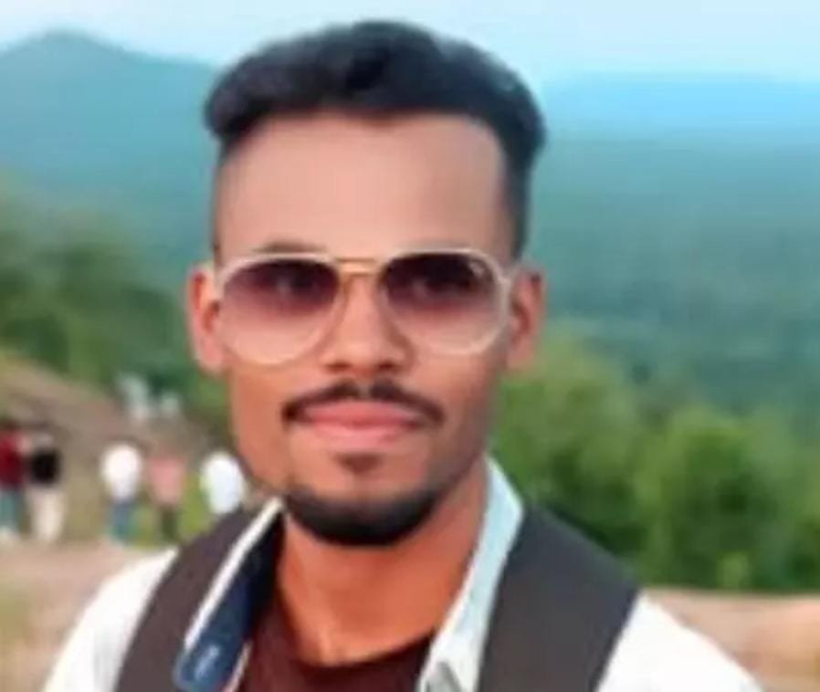 व्हाट्सऐप स्टेटस में ‘Sorry’ लिखा और युवक ने लगा ली फांसी