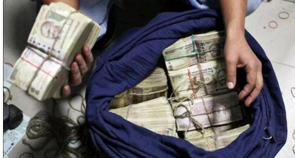 दिल्ली पुलिस की बड़ी कार्रवाई: 3.5 करोड़ की पुरानी करेंसी बरामद