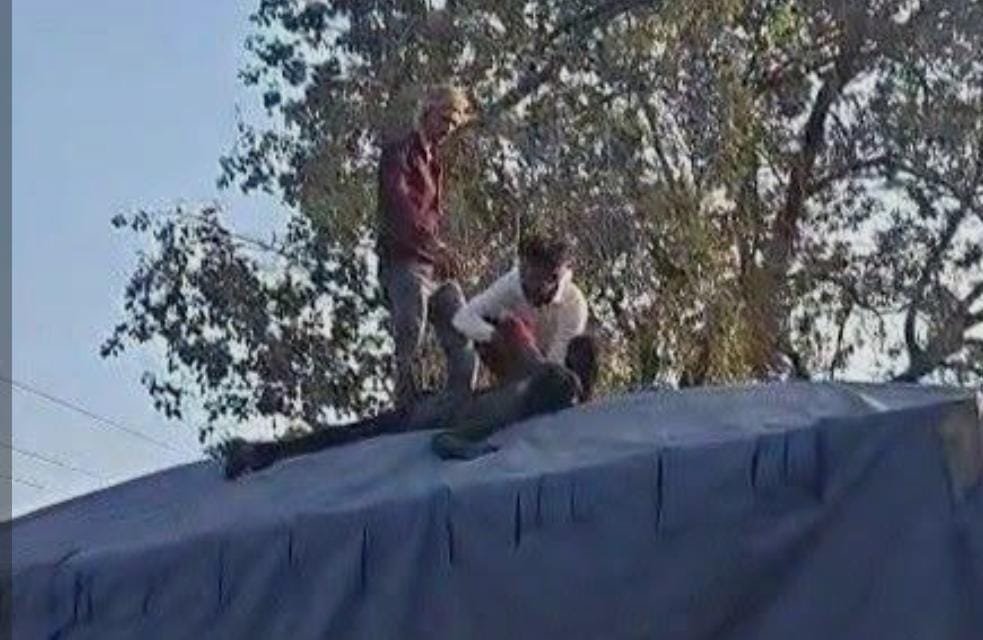 Durg में हाई-टेंशन लाइन की चपेट में आया ट्रक चालक, मौत