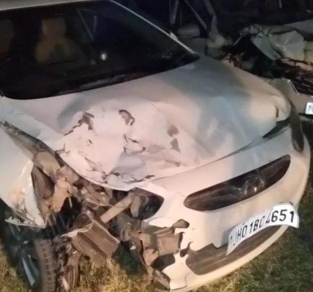 Jashpur में तेज रफ्तार कार का कहर, व्यापारी सहित पांच लोग गंभीर घायल