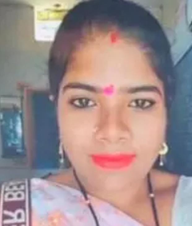 गरियाबंद में सनसनी: साईं मंदिर की झाड़ियों में मिली शिक्षिका की अधजली लाश, हत्या की आशंका