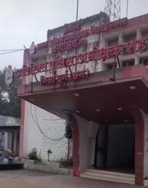 Durg: नए साल के जश्न पर पुलिस सख्त, सड़कों पर केक काटने और स्टंटबाजी पर होगी जेल