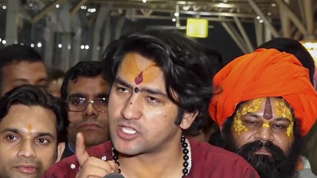 Bhilai: पत्रकारों पर कथावाचक धीरेंद्र कृष्ण शास्त्री के बयान से सियासी घमासान